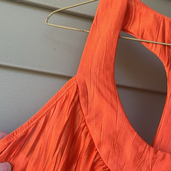 Gorgeous iz Byer California Bright orange dressy tank - Picture 3 of 12